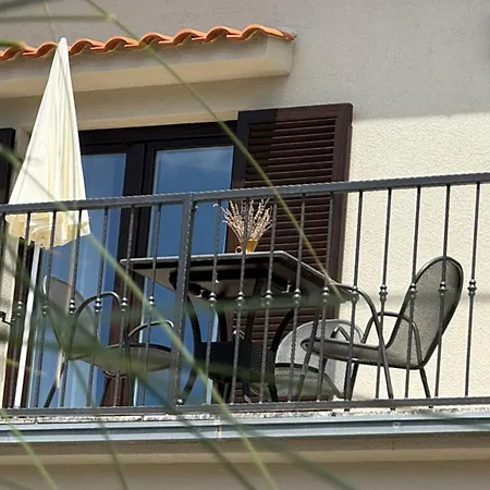 Ein Haus In Der Sonne *