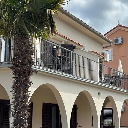 Ein Haus In Der Sonne Apartment Malinska