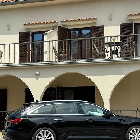 Ein Haus In Der Sonne Malinska
