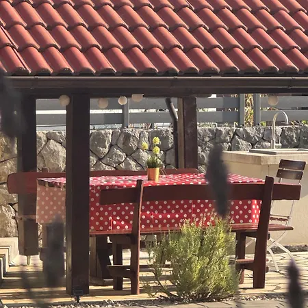 Ein Haus In Der Sonne Malinska